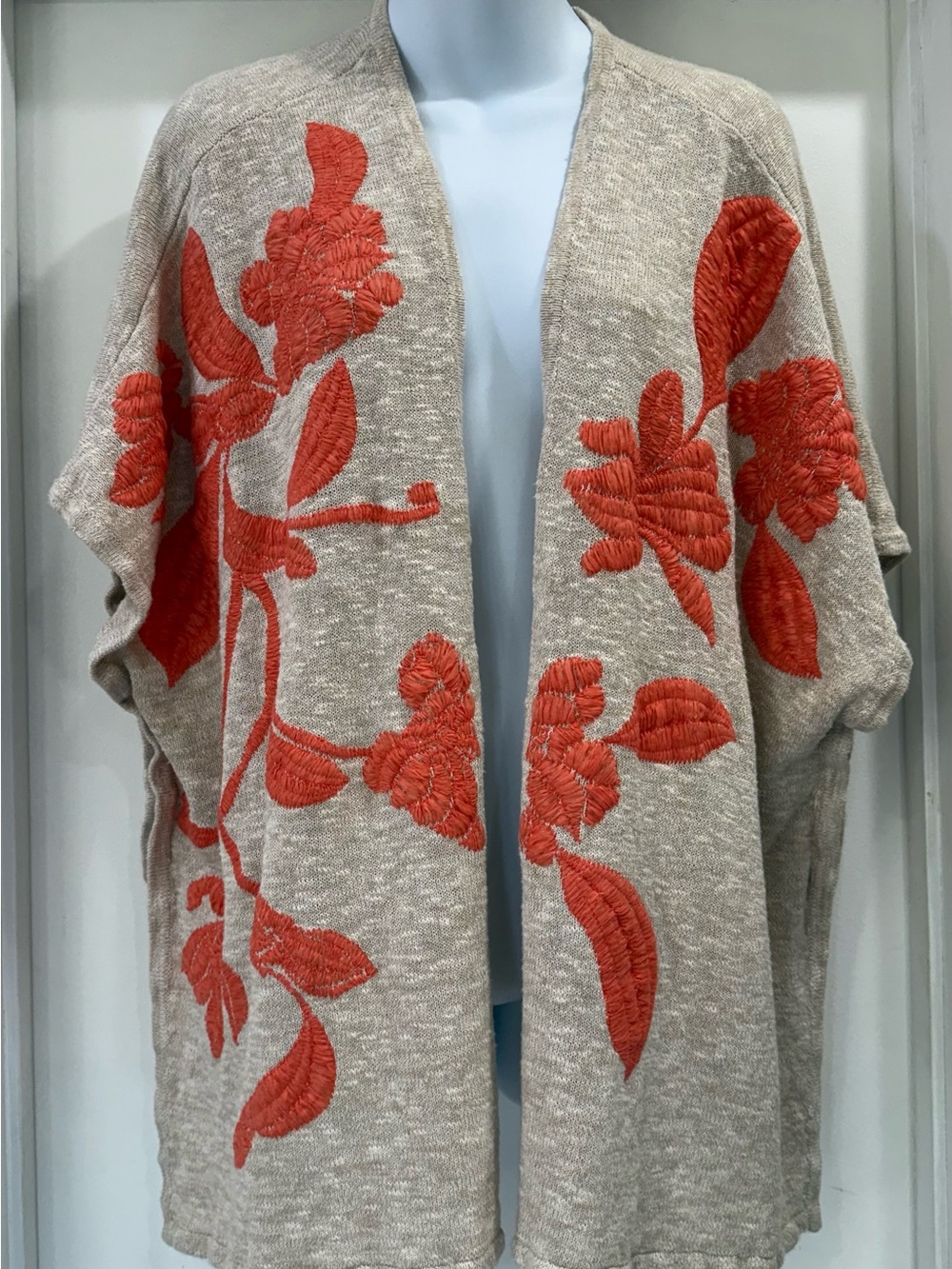 Chico's Beige Ruana Open-Front Cardigan Shrug  Floral Embroidery S/M - Picture 3 of 10